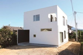 thinks  タイルの床とスキップフロア 自分スタイルにこだわった家の建築実例画像1