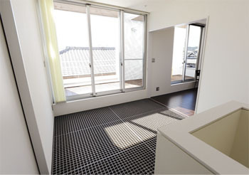 thinks  タイルの床とスキップフロア 自分スタイルにこだわった家の建築実例画像9