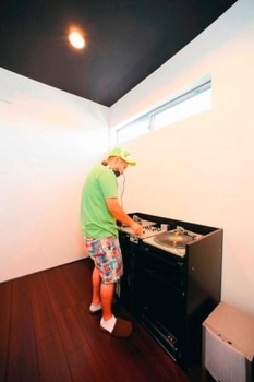 thinks  タイルの床とスキップフロア 自分スタイルにこだわった家の建築実例画像10