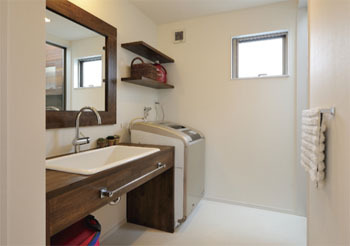 thinks  家族が集う空間を大切にした シンプルデザインの平屋の家の建築実例画像3