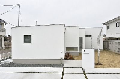 thinks  【平屋/2,400万円台/シンプルモダン】そこで過ごす『時』の流れを堪能。『自分』が『自分』に還れる住まいの建築実例画像10