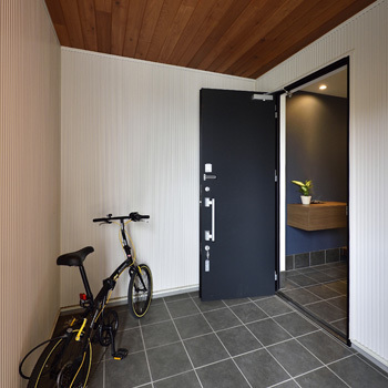 thinks  【3,200万円台/ナチュラルモダン】ガレージ、薪ストーブ、自然素材。コーディネートで魅せる大人の空間の建築実例画像6