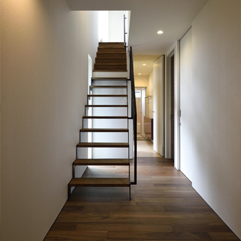 thinks  【3,200万円台/ナチュラルモダン】ガレージ、薪ストーブ、自然素材。コーディネートで魅せる大人の空間の建築実例画像7