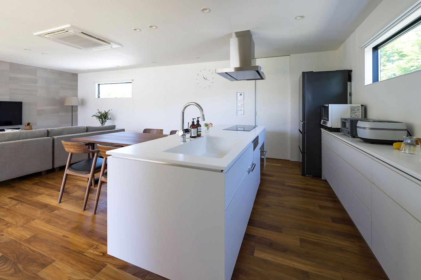 thinks  【平屋】細部まで宿る美しさと機能性。外を巧みに取り入れた家の建築実例画像4