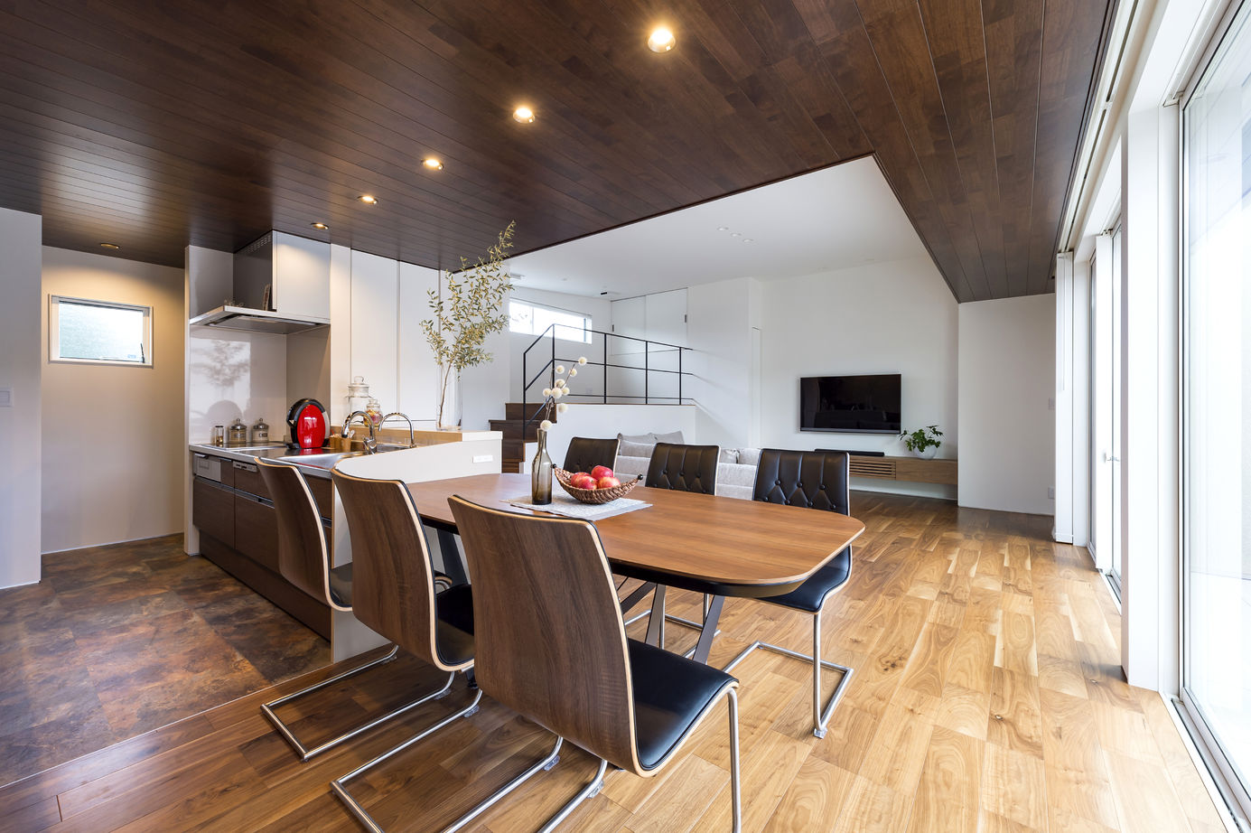 thinks  【平屋/3,500万円台/シンプルモダン】家族との時間を楽しむ。スキップフロアのあるロの字型のガレージハウスの建築実例画像6