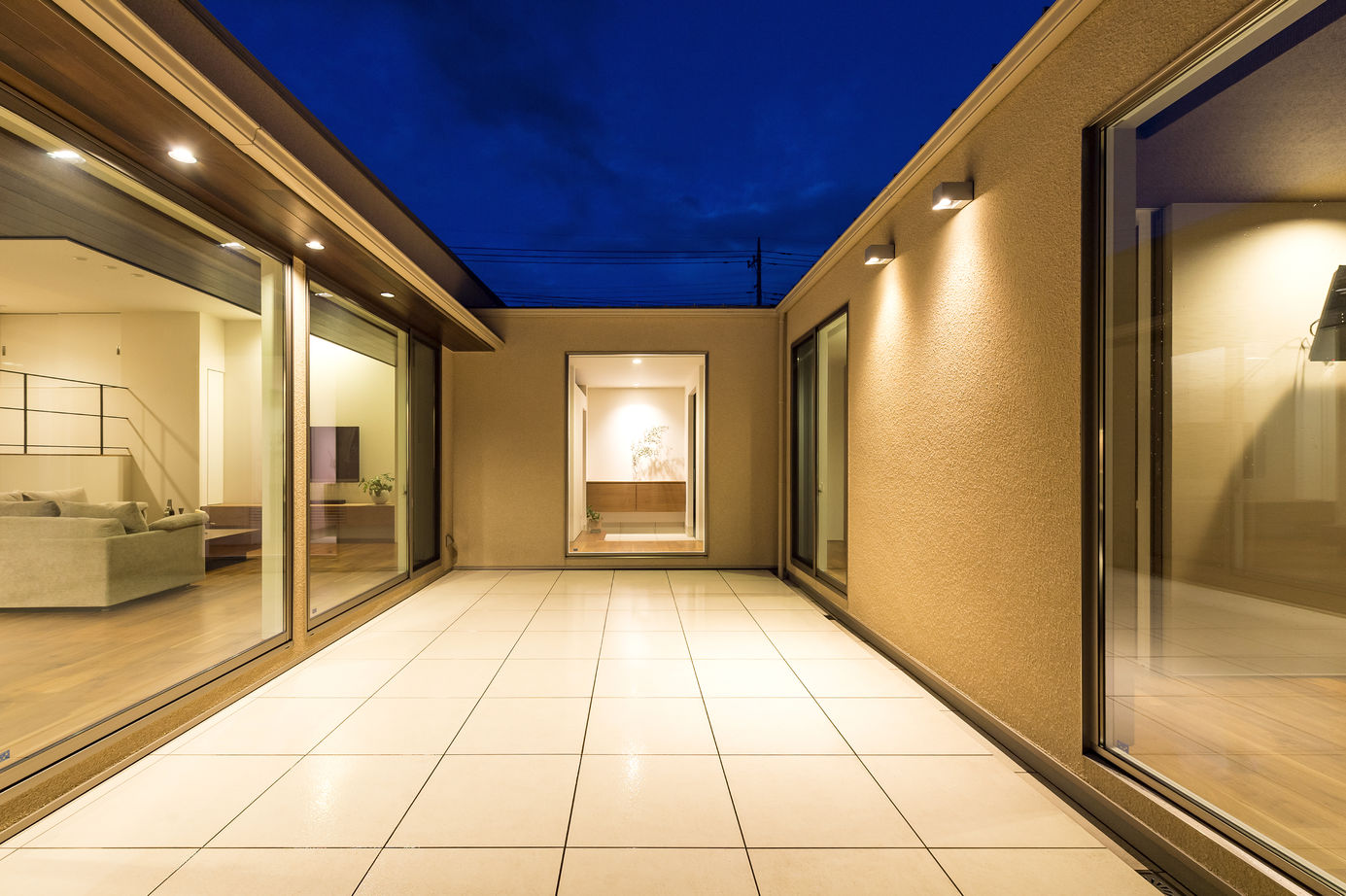 thinks  【平屋/3,500万円台/シンプルモダン】家族との時間を楽しむ。スキップフロアのあるロの字型のガレージハウスの建築実例画像8