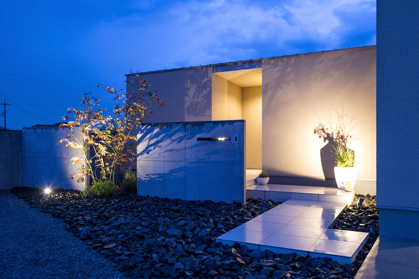 thinks  【平屋/3,500万円台/シンプルモダン】家族との時間を楽しむ。スキップフロアのあるロの字型のガレージハウスの建築実例画像9