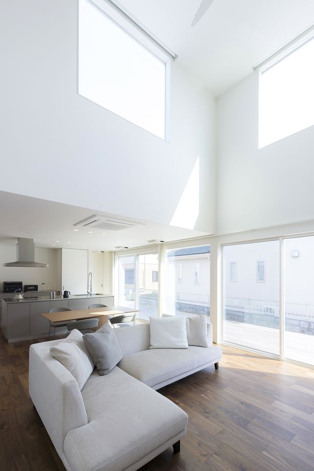 thinks  【2,700万円台/吹き抜け/シンプルモダン】吹き抜けの大空間リビングとアイランドキッチンが家族を繋ぐ家の建築実例画像7