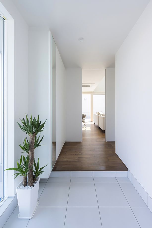 thinks  【2,700万円台/吹き抜け/シンプルモダン】吹き抜けの大空間リビングとアイランドキッチンが家族を繋ぐ家の建築実例画像9