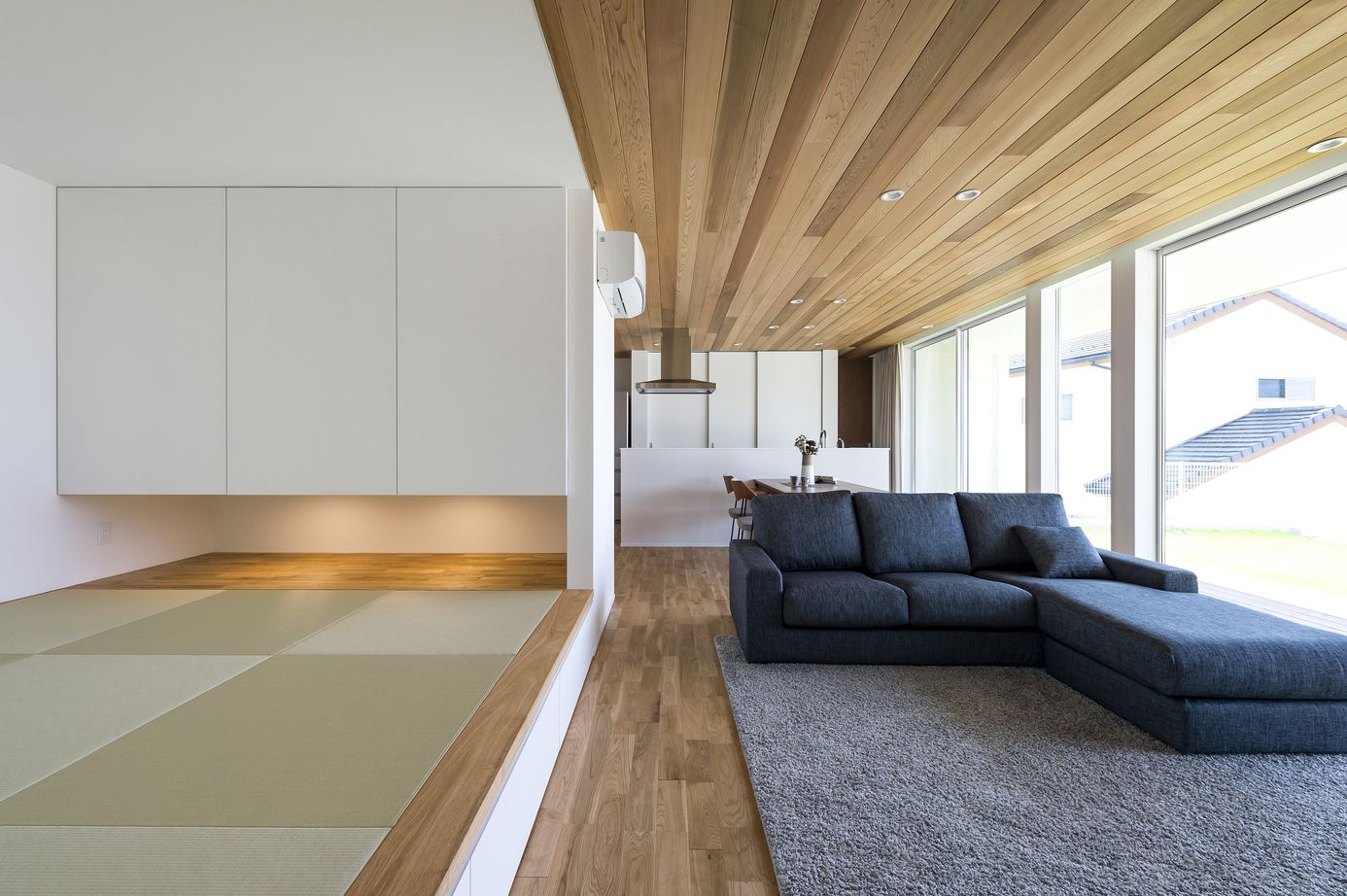 thinks  【2600万円台/シースルー階段/ウッドデッキ】家事動線と収納を考えたナチュラルインテリアの家の建築実例画像2