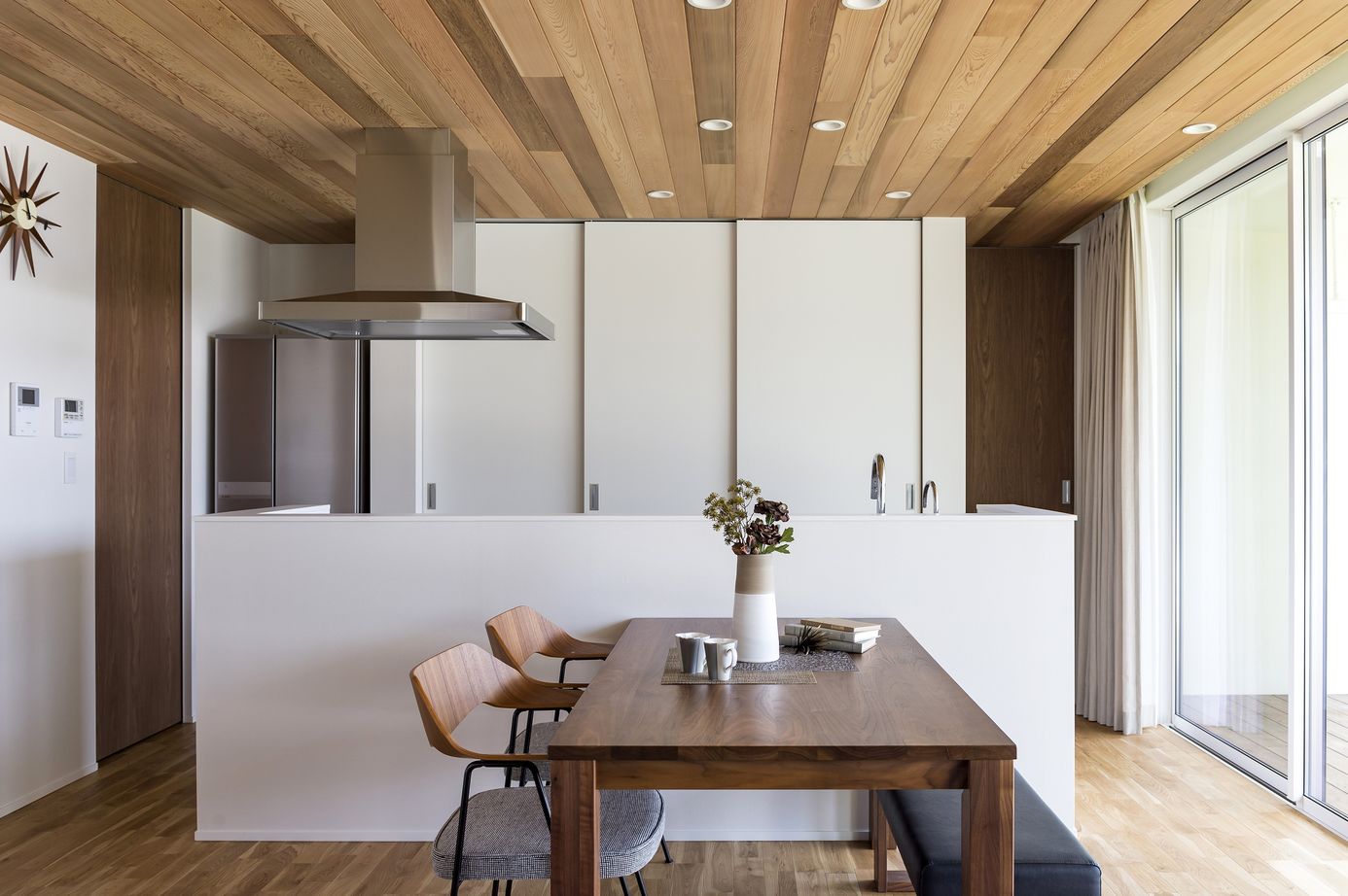 thinks  【2600万円台/シースルー階段/ウッドデッキ】家事動線と収納を考えたナチュラルインテリアの家の建築実例画像4