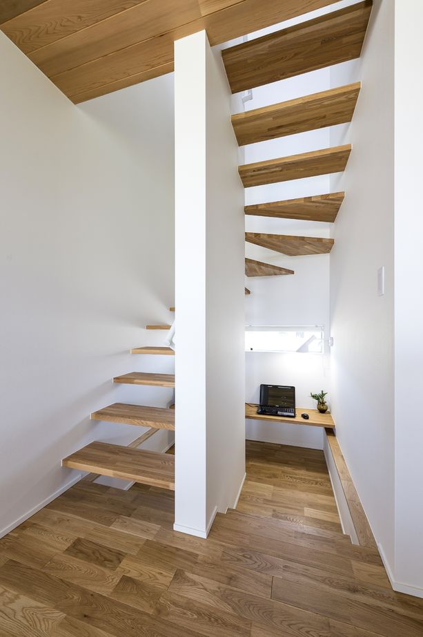 thinks  【2600万円台/シースルー階段/ウッドデッキ】家事動線と収納を考えたナチュラルインテリアの家の建築実例画像6