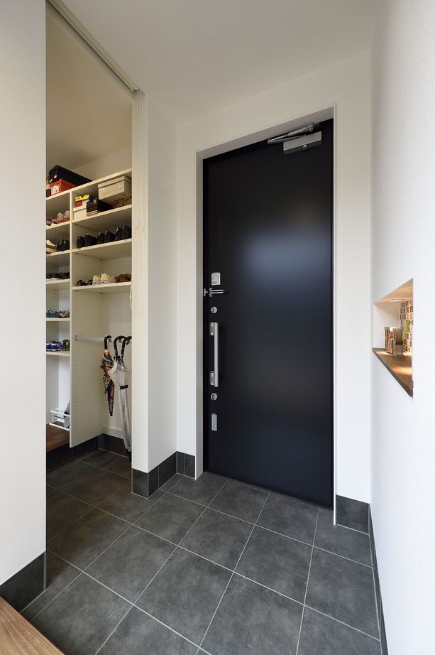 thinks  【2400万円台/中庭/ウッドデッキ】中庭を囲むコの字の平屋の建築実例画像4