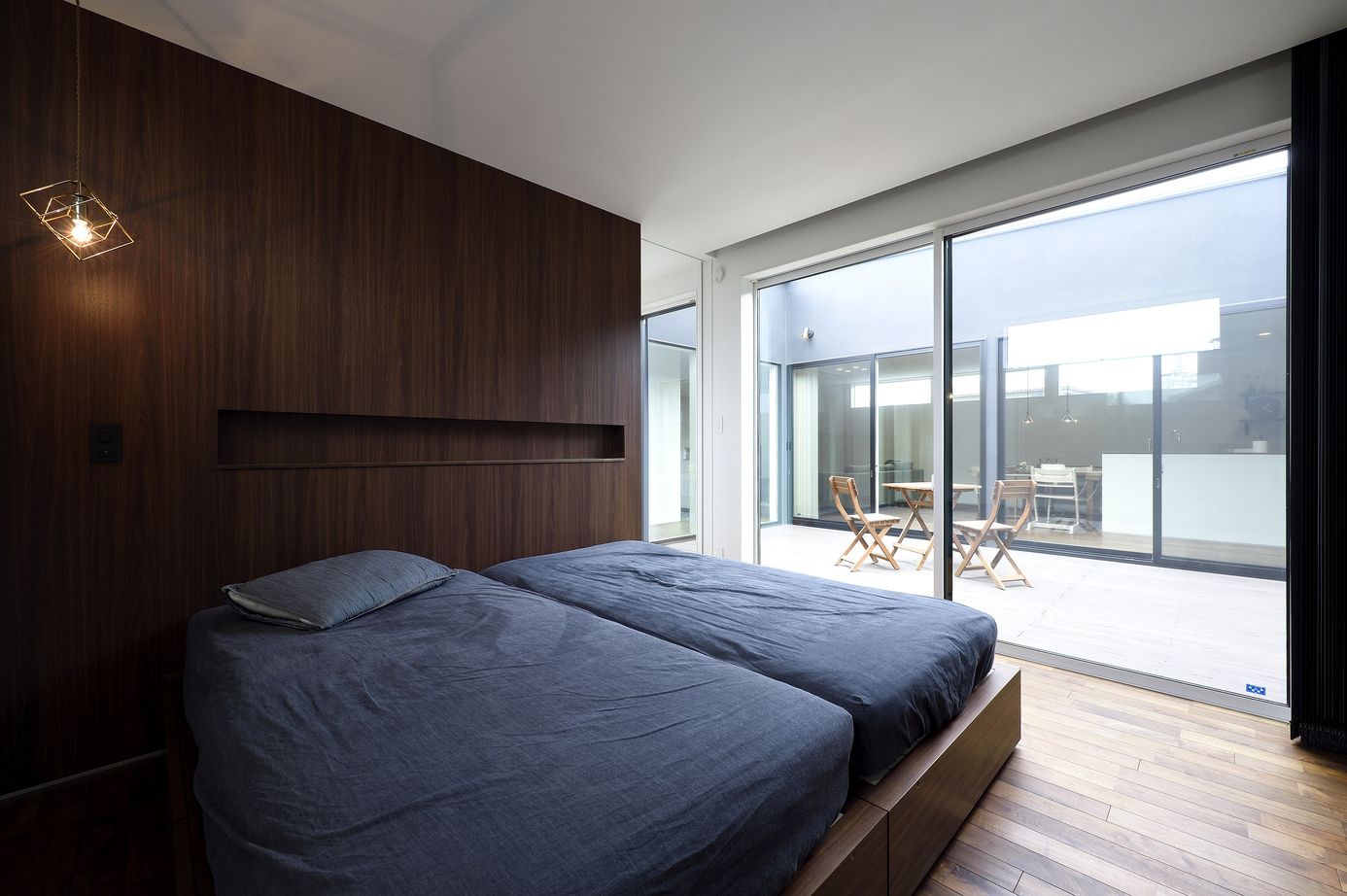 thinks  【2400万円台/中庭/ウッドデッキ】中庭を囲むコの字の平屋の建築実例画像9