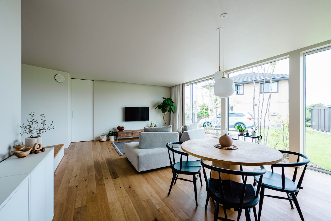 thinks  【2500～2999万円台/平屋/ウッドデッキ/家事動線】庭と繋がる開放的な平屋の家の建築実例画像3