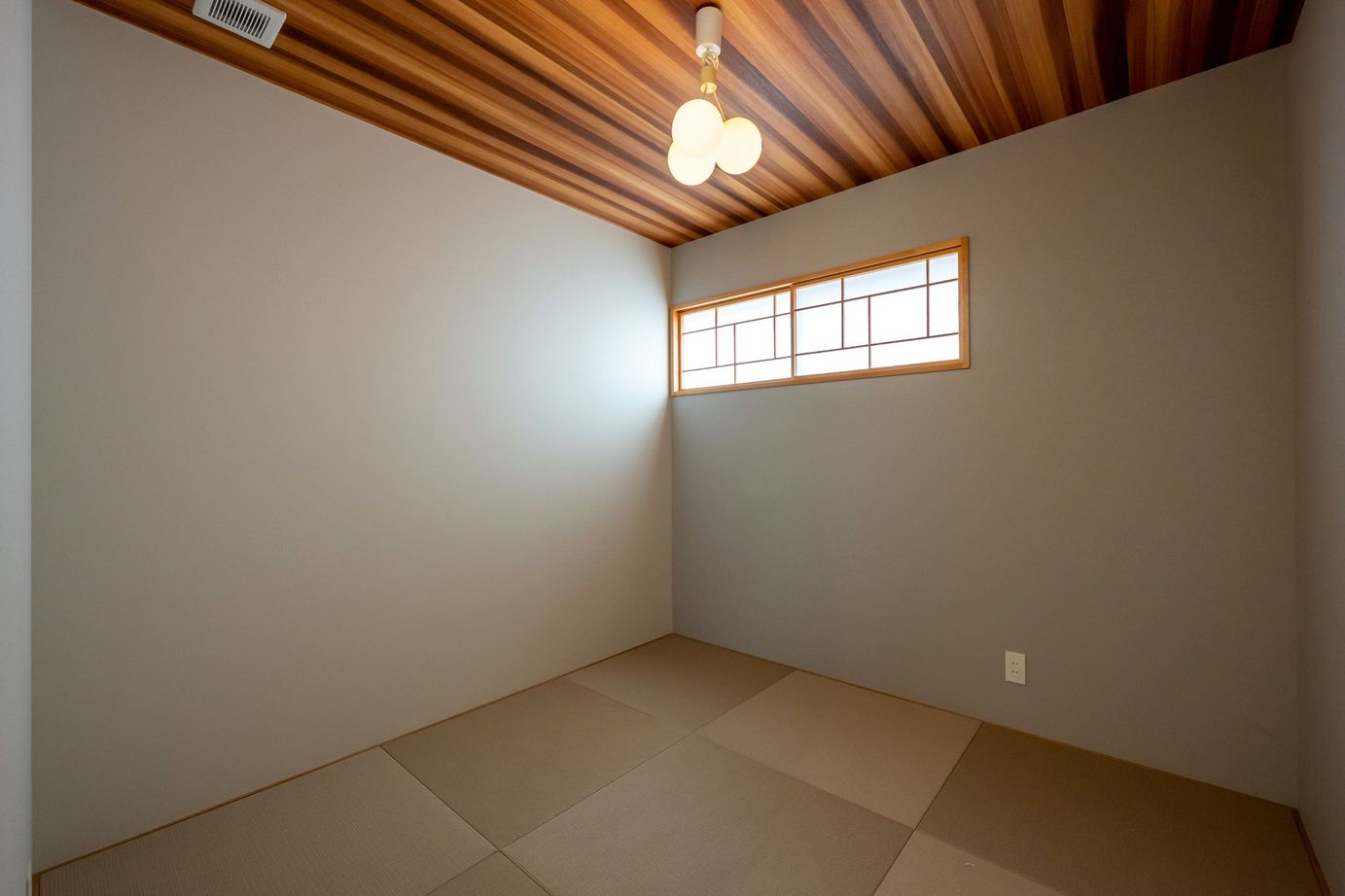 thinks  【2500万円台/平屋/中庭/ウッドデッキ】デッキを囲むコの字の家の建築実例画像8