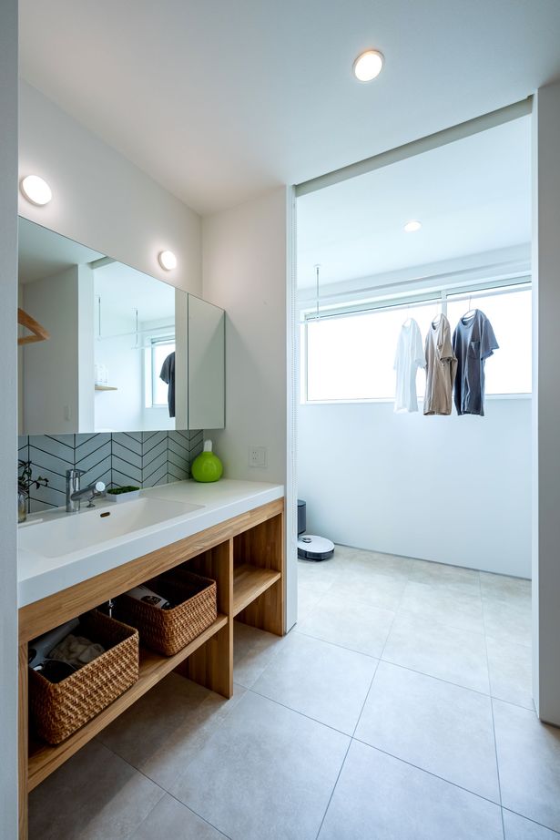 thinks  【2500万円台/平屋/中庭/ウッドデッキ】デッキを囲むコの字の家の建築実例画像9