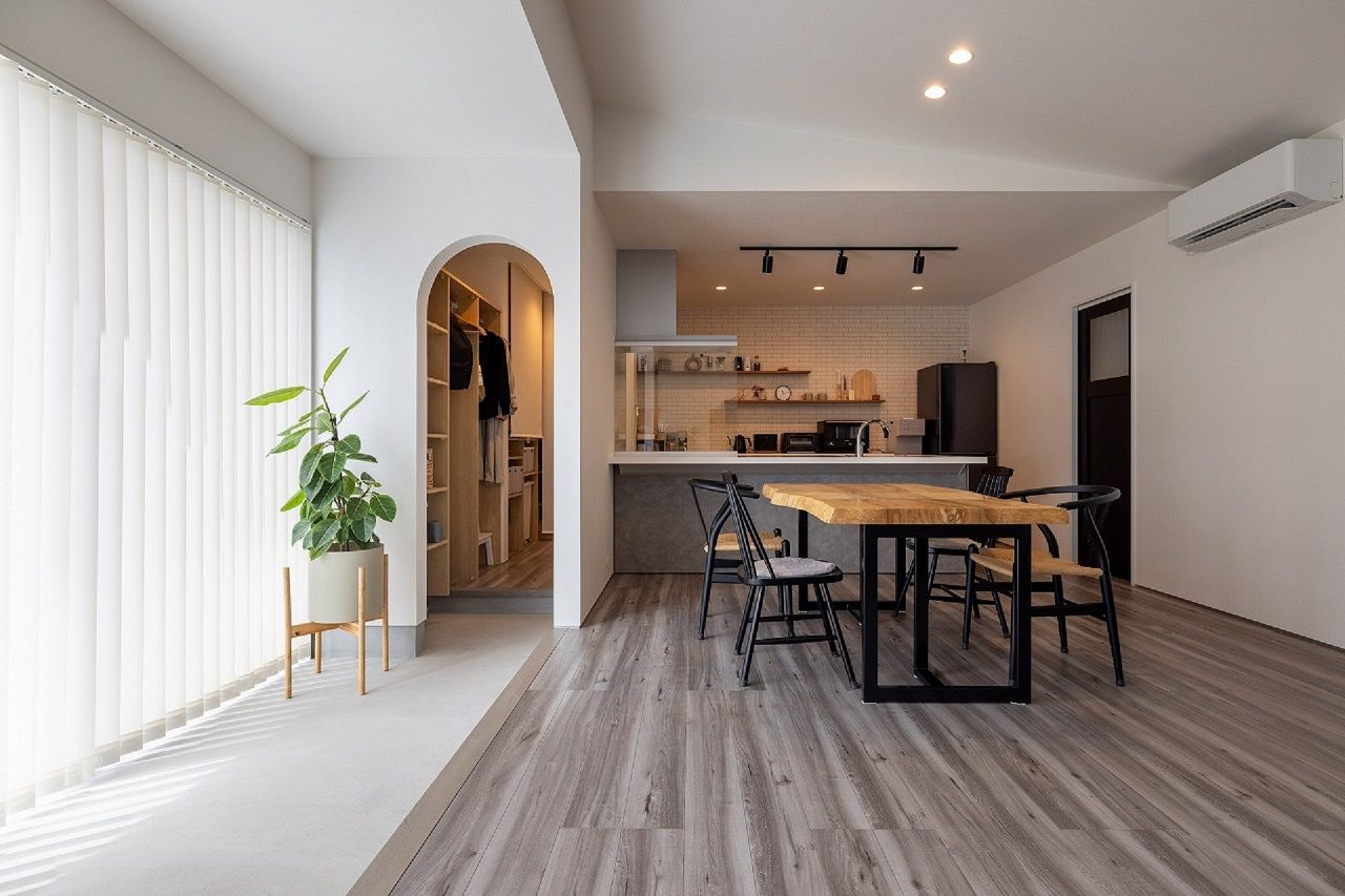 thinks  【2500～2999万円台/平屋】無駄のない快適な動線計画。夢が広がる土間リビングのある家の建築実例画像2