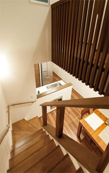 桝田工務店 【2000万円台|3階建て|ビルトインガレージ|間取り図有】間口3.5ｍの狭小地でもモダンで広がりのあるお家の建築実例画像3