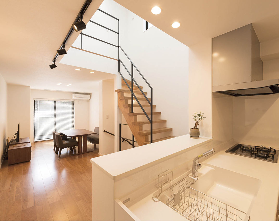 桝田工務店 【大阪市内|2000万円台|3階建て|20坪|間取り図有】長屋から建て替えた間口3.2ｍの驚くほど光の入る4LDK の建築実例画像2