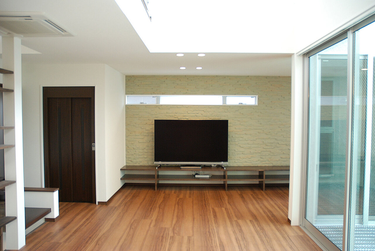 桝田工務店 【3階建|30坪台|ビルトインガレージ】オシャレな外観に秘められた光と風を感じる開放的で快適な間取りの家の建築実例画像2