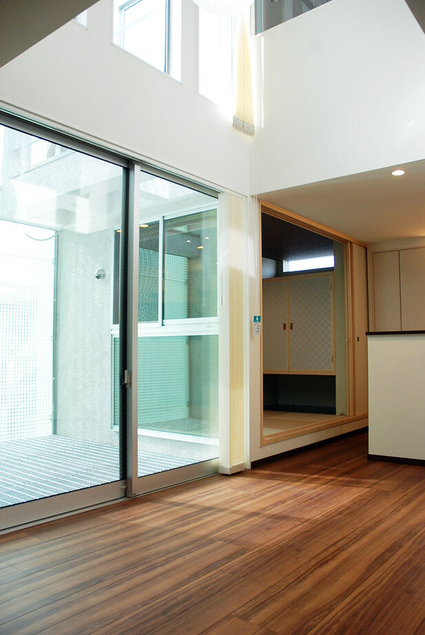 桝田工務店 【3階建|30坪台|ビルトインガレージ】オシャレな外観に秘められた光と風を感じる開放的で快適な間取りの家の建築実例画像4