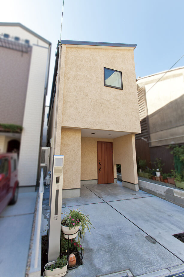 桝田工務店 【大阪市内|2000万円台|2階建て|狭小地25.6坪|間取り図有】プライベートバルコニー＆バスコートのあるお家の建築実例画像2