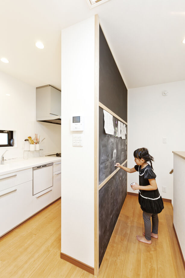 桝田工務店 【大阪市内|2000万円台|2階建て|狭小地25.6坪|間取り図有】プライベートバルコニー＆バスコートのあるお家の建築実例画像6