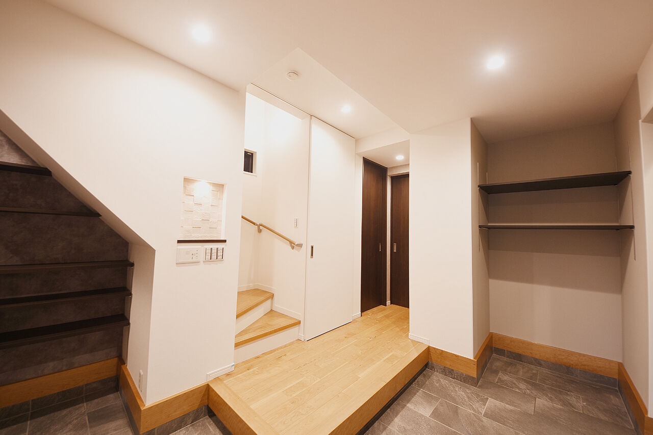 桝田工務店 【大阪市内|3000万円台|3階建て|狭小地20.3坪|間取り図有】広々LDK＆屋上の贅沢空間が魅力のガレージハウスの建築実例画像8