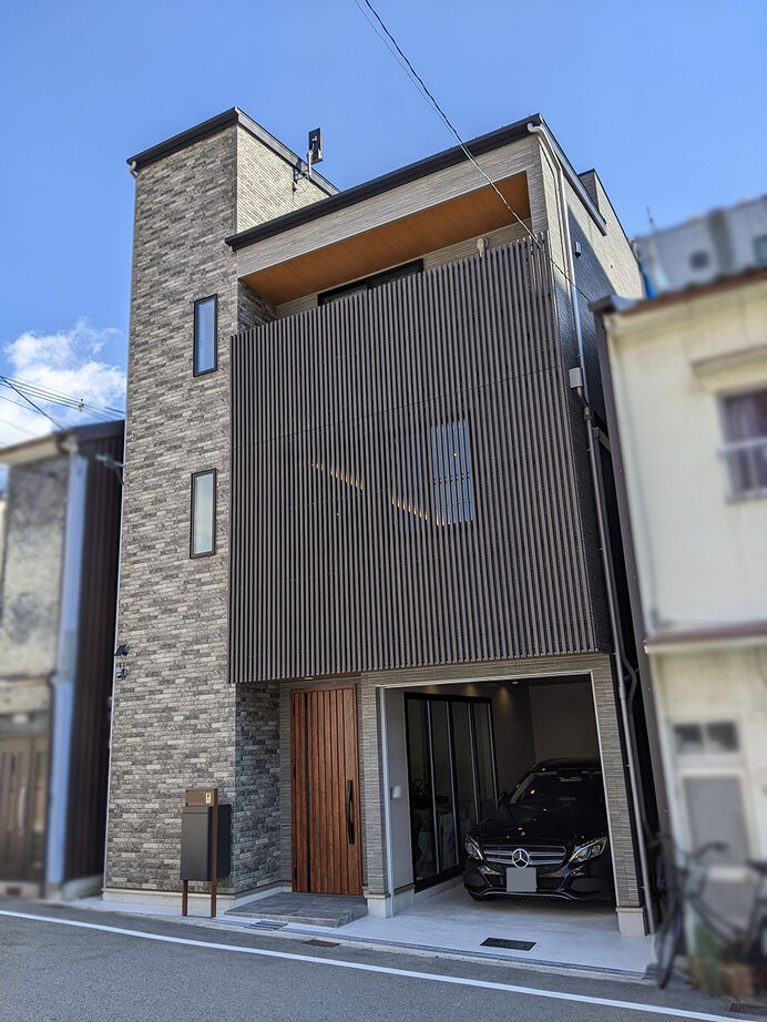 桝田工務店 【大阪市内|3000万円台|3階建て|狭小地20.3坪|間取り図有】広々LDK＆屋上の贅沢空間が魅力のガレージハウスの建築実例画像9