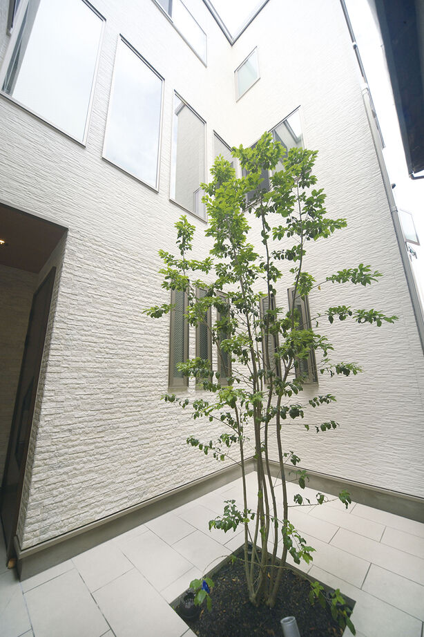 桝田工務店 【大阪市内|3階建て|2階リビング|間取り図有】中庭を中心に光と風を家中に届ける開放的な住まいの建築実例画像7