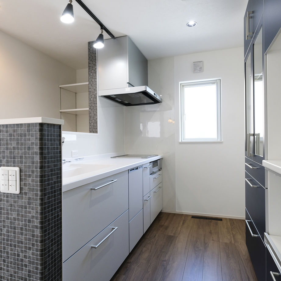 maida koumuten 【3LDK＋書斎/間取り/床暖房/夫婦+子ども2人】ネイビーブルーをアクセントカラーにしたクールな家の建築実例画像5