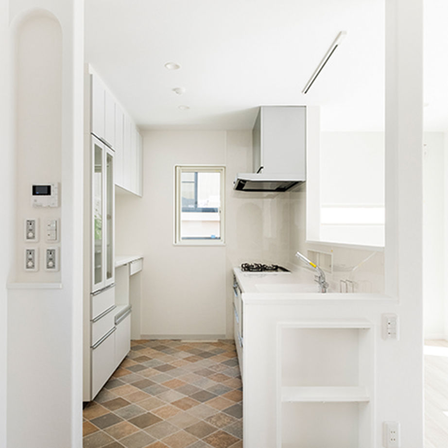 maida koumuten 【3LDK＋サンルーム/間取り/床暖房/夫婦+子ども2人】日差しあふれるサンルームのある床暖房の家の建築実例画像3