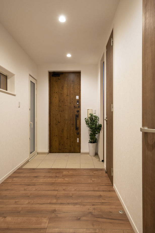 maida koumuten 【ビルトインガレージ/2000万円台/北広島市/４LDK/間取り】広々、趣味空間に没頭できる住まいの建築実例画像2