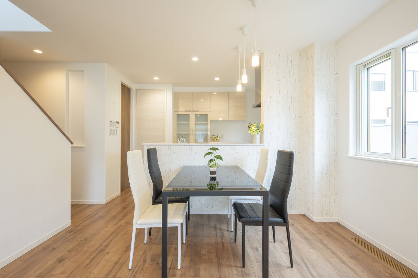 maida koumuten 【ビルトインガレージ/2000万円台/北広島市/４LDK/間取り】広々、趣味空間に没頭できる住まいの建築実例画像3