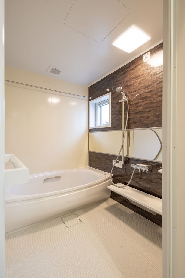 maida koumuten 【ビルトインガレージ/2000万円台/北広島市/４LDK/間取り】広々、趣味空間に没頭できる住まいの建築実例画像5