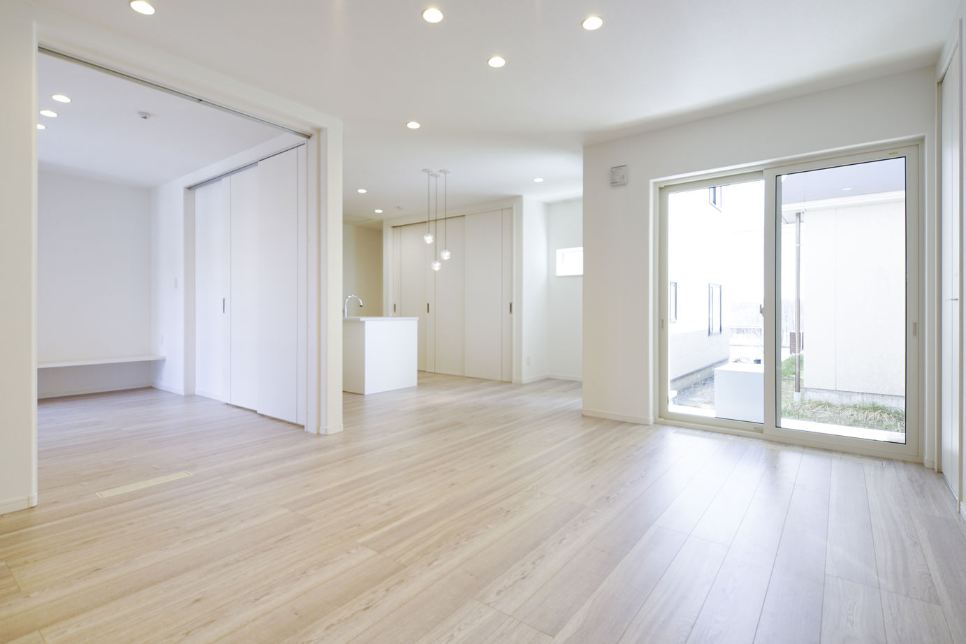 maida koumuten 【2000万円台/札幌市/４LDK/間取り】アイアンの階段がアクセントの白で統一されたデザイン住宅の建築実例画像1