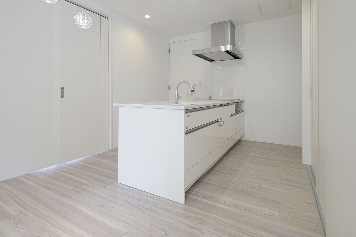 maida koumuten 【2000万円台/札幌市/４LDK/間取り】アイアンの階段がアクセントの白で統一されたデザイン住宅の建築実例画像3