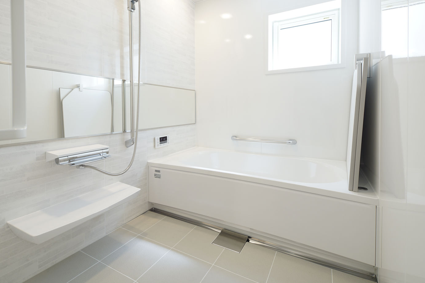 maida koumuten 【2000万円台/札幌市/４LDK/間取り】アイアンの階段がアクセントの白で統一されたデザイン住宅の建築実例画像5