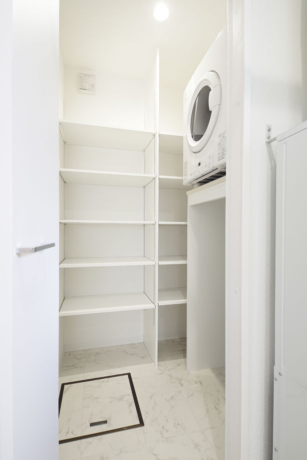 maida koumuten 【2000万円台/札幌市/４LDK/間取り】アイアンの階段がアクセントの白で統一されたデザイン住宅の建築実例画像6