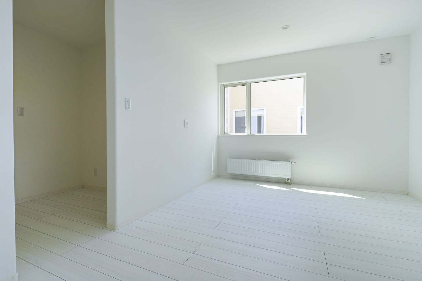 maida koumuten 【2000万円台/札幌市/４LDK/間取り】アイアンの階段がアクセントの白で統一されたデザイン住宅の建築実例画像9