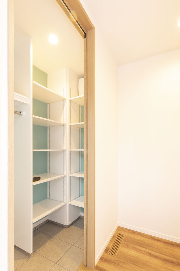 maida koumuten 【2000万円台/恵庭市/４LDK/間取り/土間】大工さんの造作がたくさん！デザイン住宅の建築実例画像2