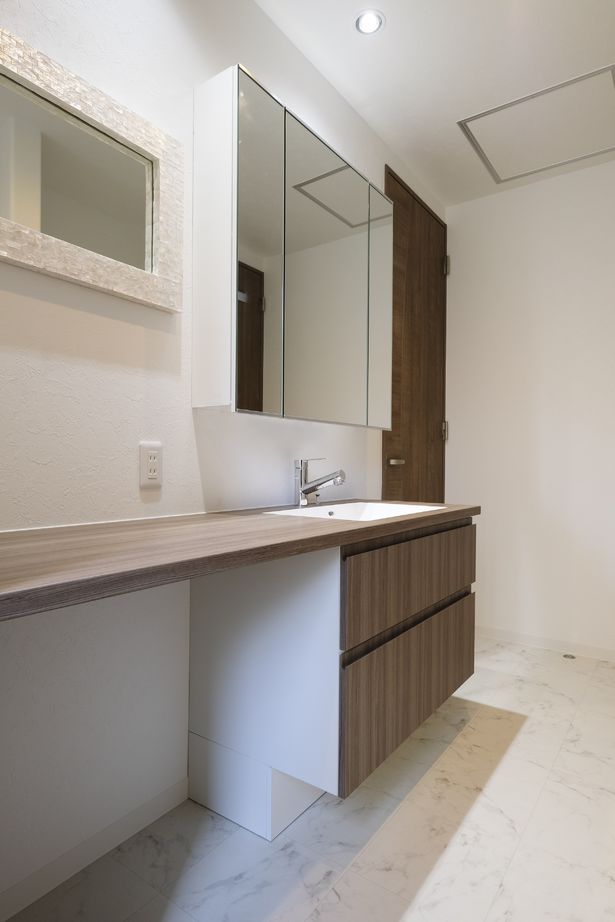 maida koumuten 【札幌市/間取り/二世帯住宅/3階建て】掘こたつ・造作家具・書斎と家族の要望を叶えた二世帯住宅の建築実例画像7