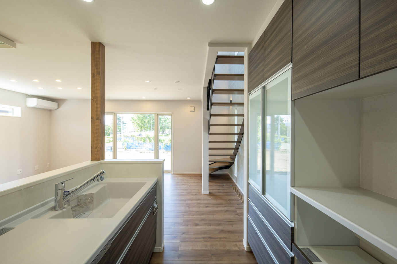 maida koumuten 【2000万円台/札幌市/４LDK/間取り】和室小上がりと鉄骨階段のデザイン住宅の建築実例画像3