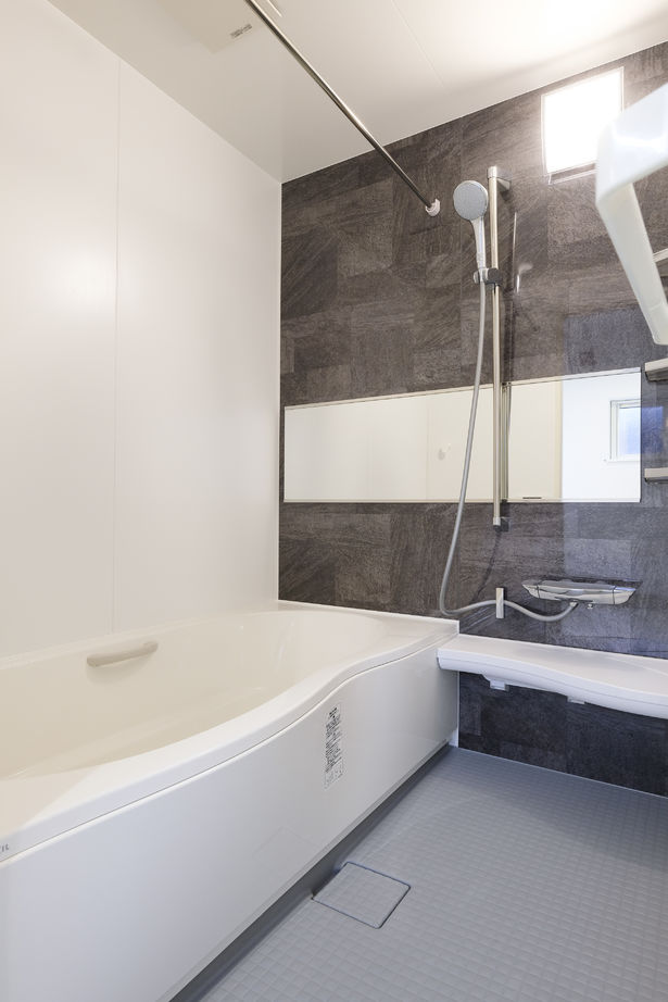 maida koumuten 【2000万円台/札幌市/二世帯住宅/間取り】三階建て二世帯で白ガルバリウムが映える住まいの建築実例画像6