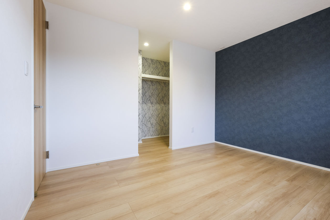 maida koumuten 【2000万円台/札幌市/二世帯住宅/間取り】三階建て二世帯で白ガルバリウムが映える住まいの建築実例画像7