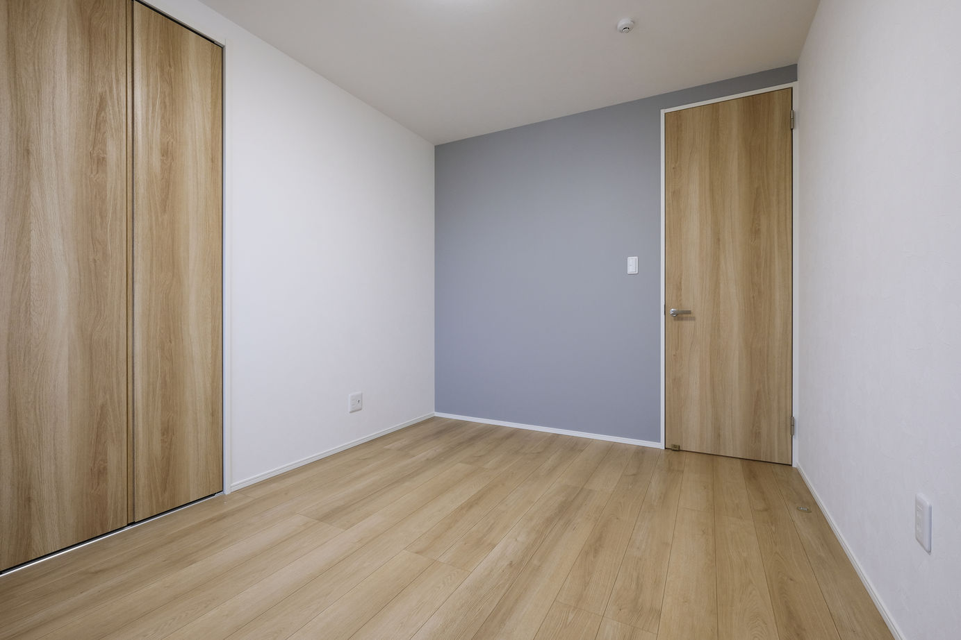 maida koumuten 【2000万円台/札幌市/二世帯住宅/間取り】三階建て二世帯で白ガルバリウムが映える住まいの建築実例画像8