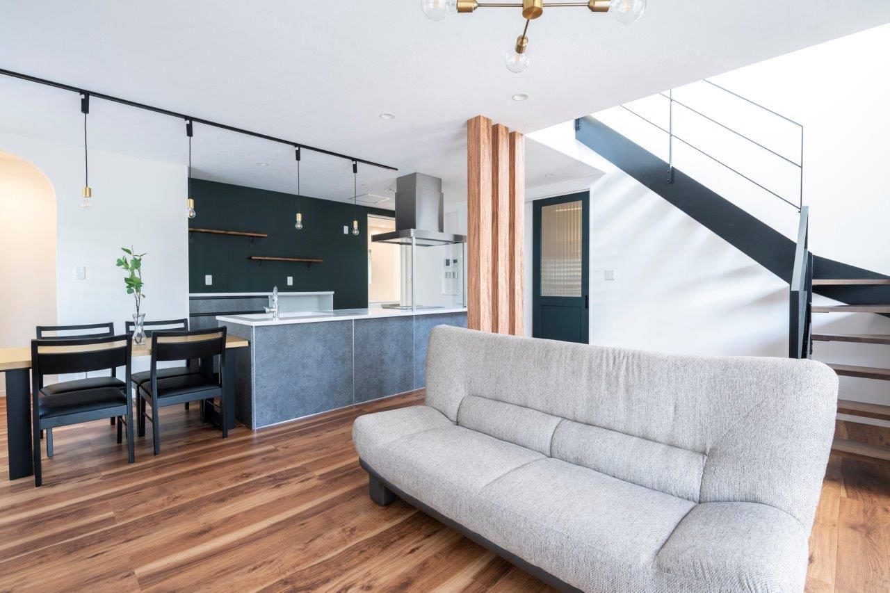 maida koumuten 【2000万円台/江別市/４LDK/間取り/ピン工法】オープンキッチンと開放的なリビングの床暖房の家の建築実例画像5