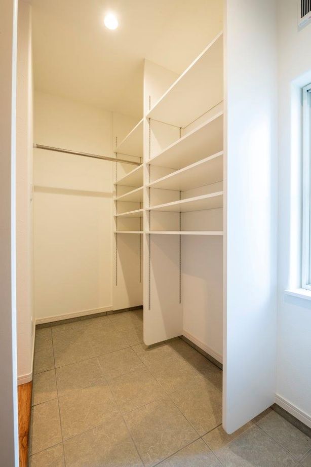 maida koumuten 【2000万円台/江別市/４LDK/間取り/ピン工法】オープンキッチンと開放的なリビングの床暖房の家の建築実例画像6