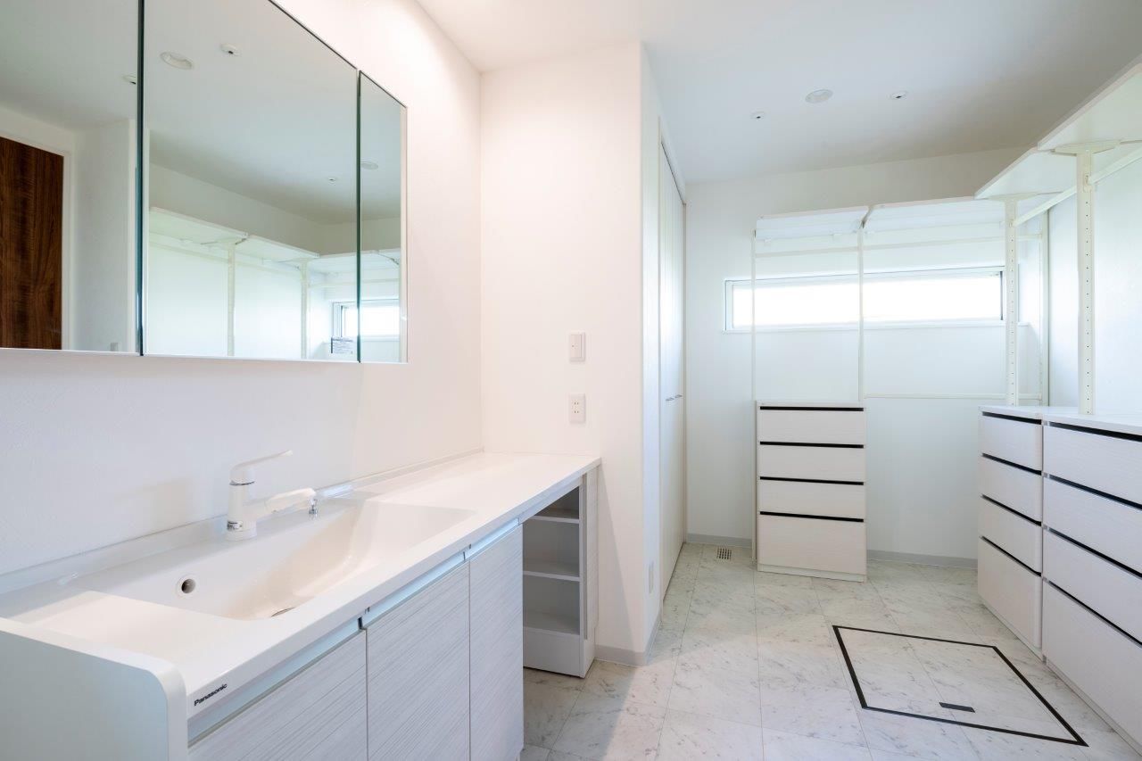 maida koumuten 【2000万円台/江別市/４LDK/間取り/ピン工法】オープンキッチンと開放的なリビングの床暖房の家の建築実例画像7